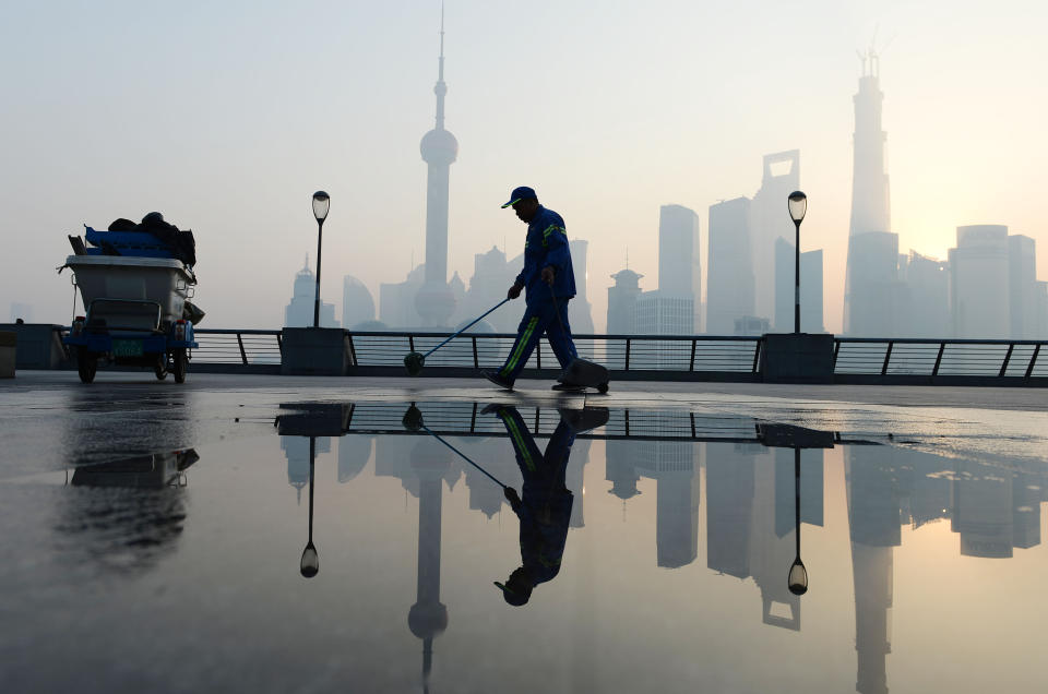 SHANGHAI, CHINA - NOVEMBER 07:  (CHINA OUT) A cleaner works at the Bund as heavy smog engulfs the city on November 7, 2013 in Shanghai, China. People were advised to stay indoors today as the Shanghai Environment Agency measured air pollution levels at five out of a possible six.  (Photo by ChinaFotoPress/ChinaFotoPress via Getty Images)