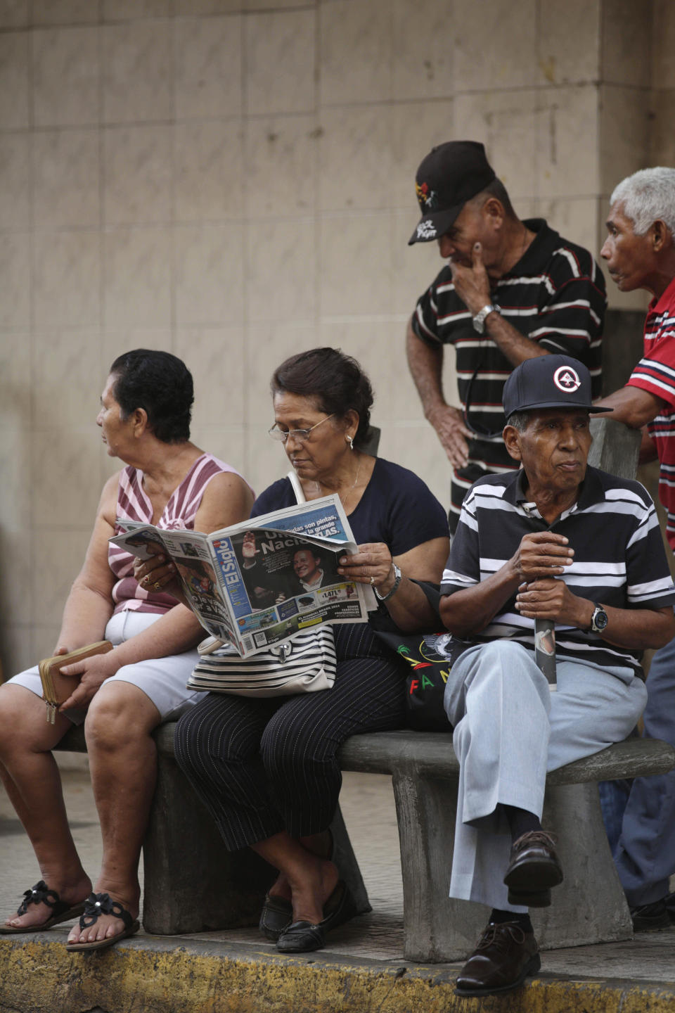 A woman reads a newspaper with a front page announcing the winner of Panama's presidential election in Panama City, Monday, May 5, 2014. Vice President Juan Carlos Varela won Sunday's presidential election and will take office July 1. Varela studied engineering at the Georgia Institute of Technology and is the scion of one of Panama's richest families. (AP Photo/Arnulfo Franco)