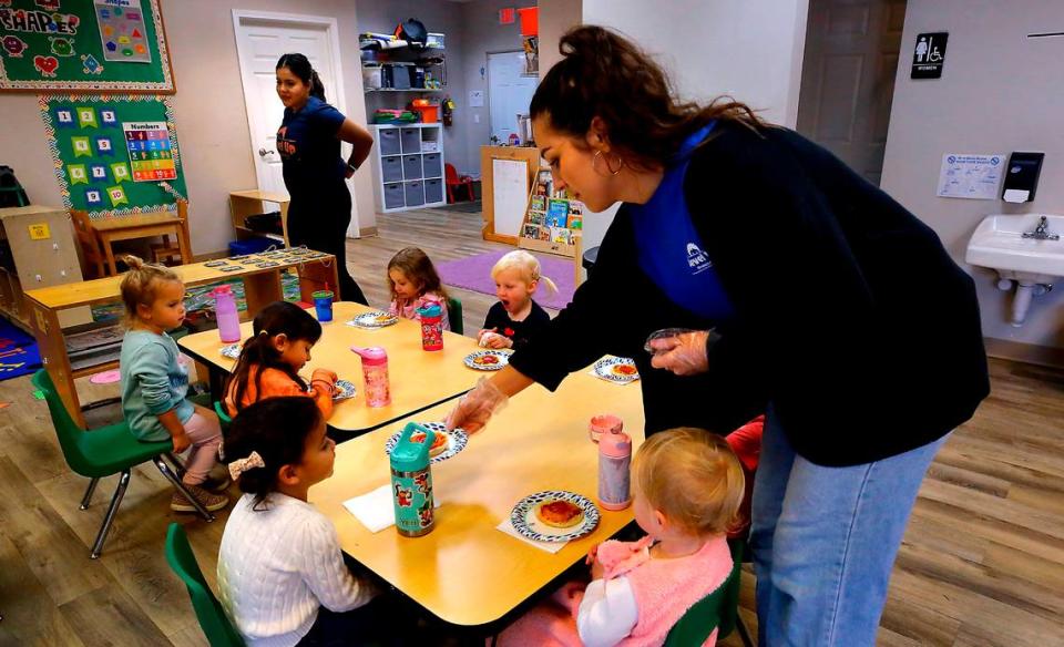 Level Up Learning teachers Jocelyne Neri, left, and Taylor Davis serve snacks to student in the preschool’s full-time program in Kennewick. Bob Brawdy/bbrawdy@tricityherald.com