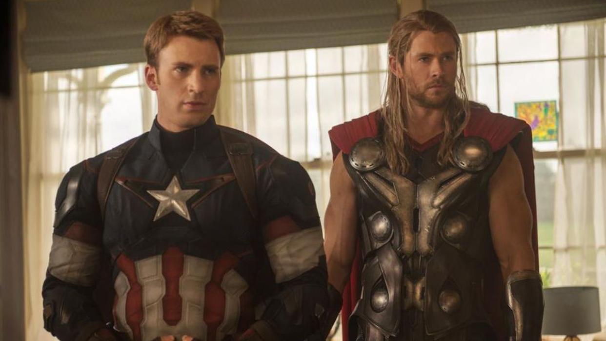  Chris Evans' Captain America and Chris Hemsworth's Thor in Avengers: Age of Ultron 