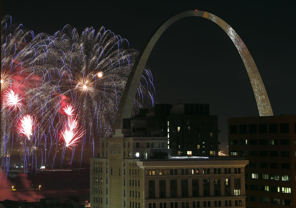 <p>Fireworks illuminate the night sky near the Gateway Arch on Wednesday, July 4, 2018, in St. Louis. (Photo: Jeff Roberson/AP) </p>