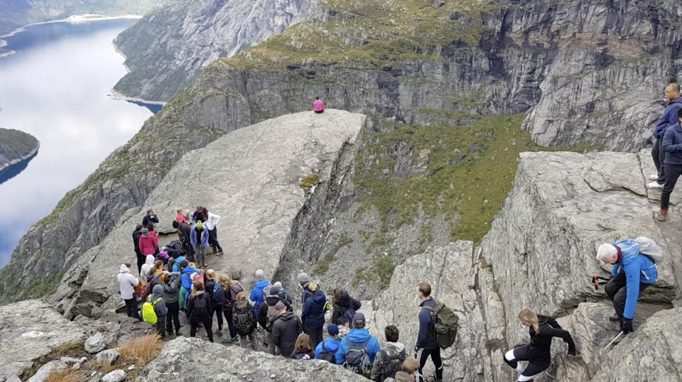 People line for the Troll’s Tongue (Trolltunga Adventures / Caters News)