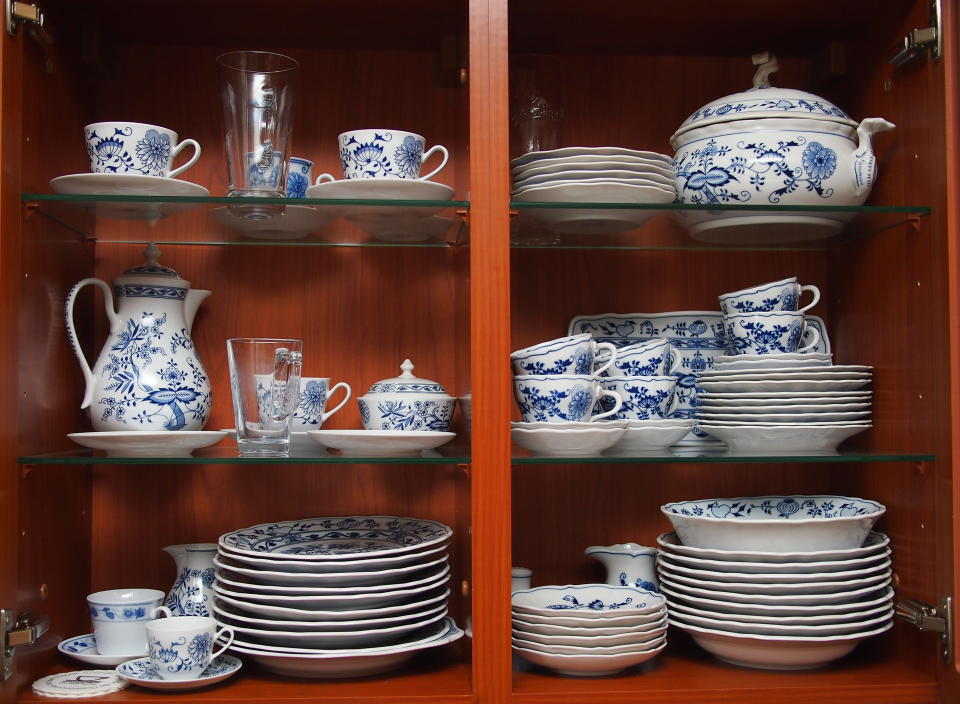 Dependerá de la época de fabricación, pero una vajilla de porcelana que tenga en torno a 80 años puede venderse en Internet por unos 750 euros. (Foto: Getty Images).