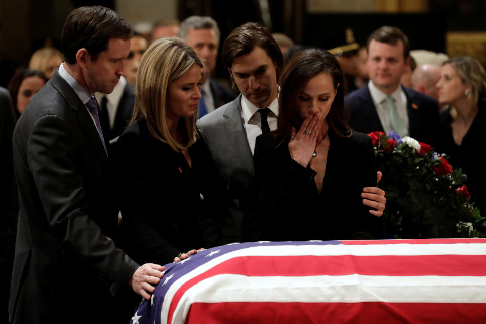 Family members stand at the flag-draped casket of former U.S. President George H.W. Bush as it lies in state inside the U.S. Capitol Rotunda in Washington,D.C., Dec. 4, 2018. (Photo: Yuri Gripas/Reuters)