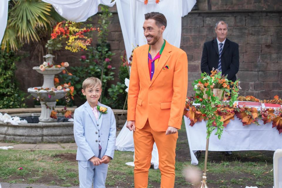 <p>He definitely received the "eye-catching suit" memo!</p>