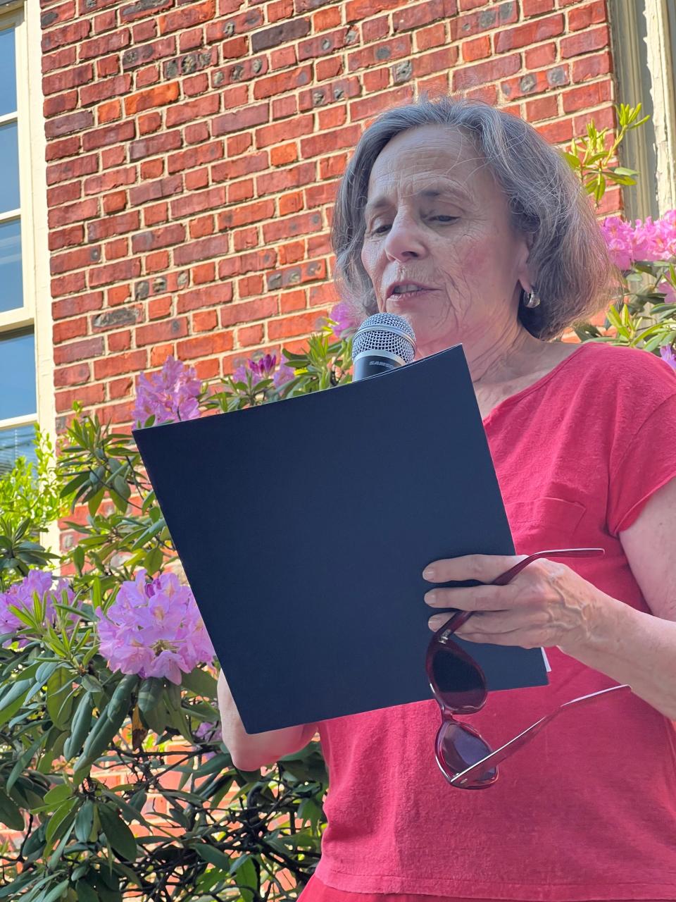 Bari-Lynne Schwartz, outgoing co-president of the National Council of Jewish Women-Bergen County section, speaking at the Bans Off Our Bodies rally in Teaneck, May 2022.