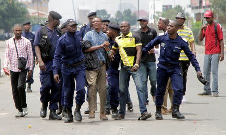 Congolese policemen detain opposition activists participating in a march to press President Joseph Kabila to step down in the Democratic Republic of Congo's capital Kinshasa, September 19, 2016. REUTERS/Kenny Katombe
