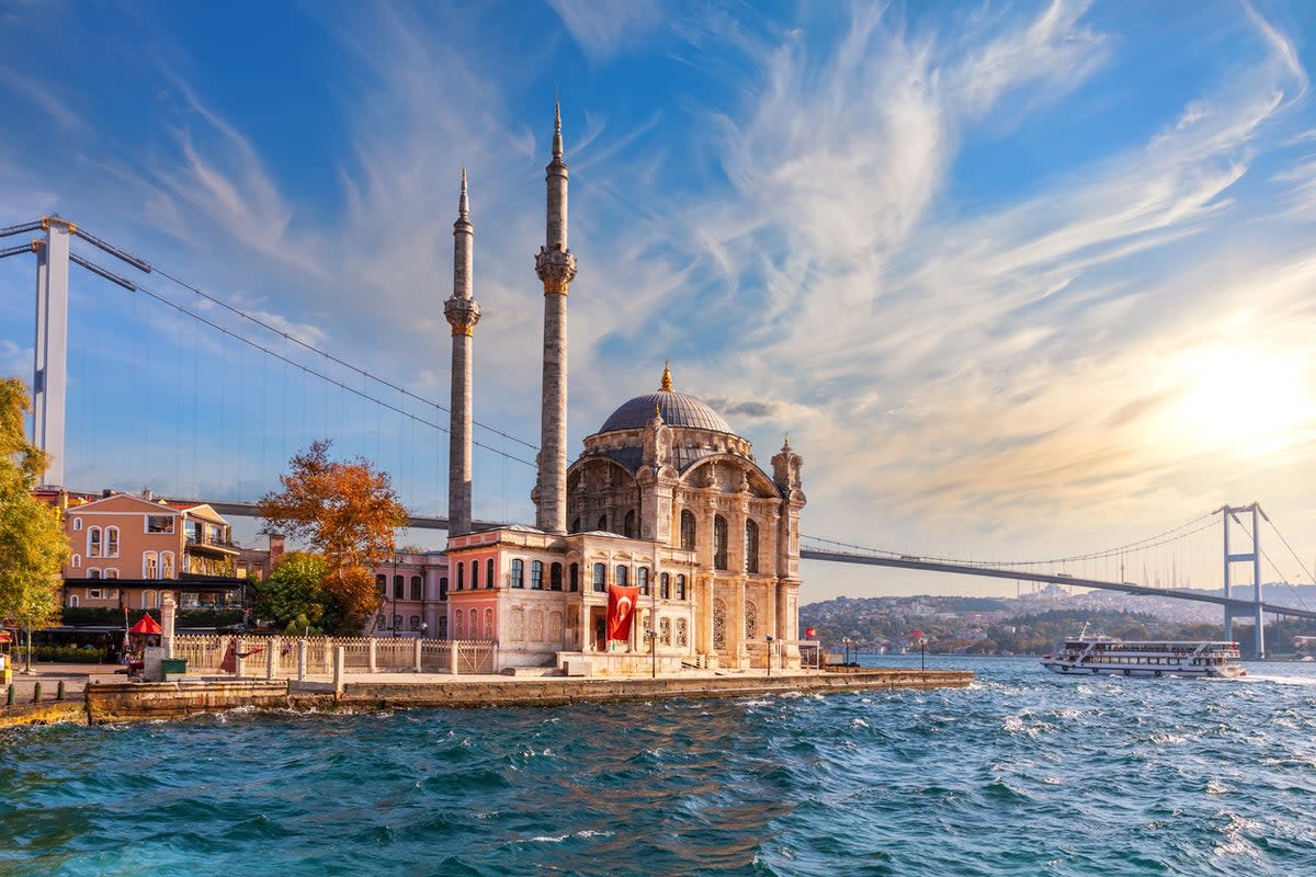 The Ortakoy Mosque in Istanbul (Getty Images/iStockphoto)