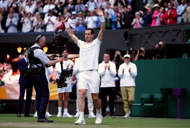 Andy Murray waves to the Centre Court crowd 