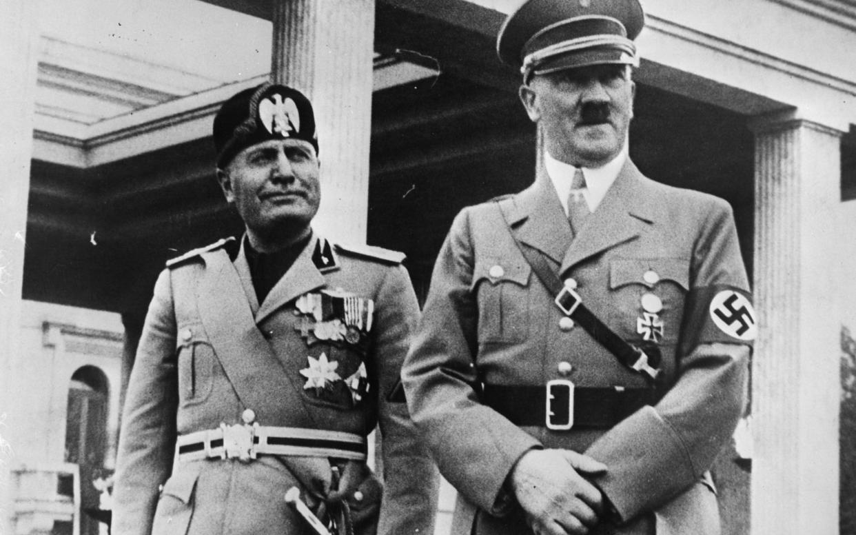 Italian fascist dictator Benito Mussolini (1883 - 1945) and Adolf Hitler (1889 - 1945) - HULTON ARCHIVE