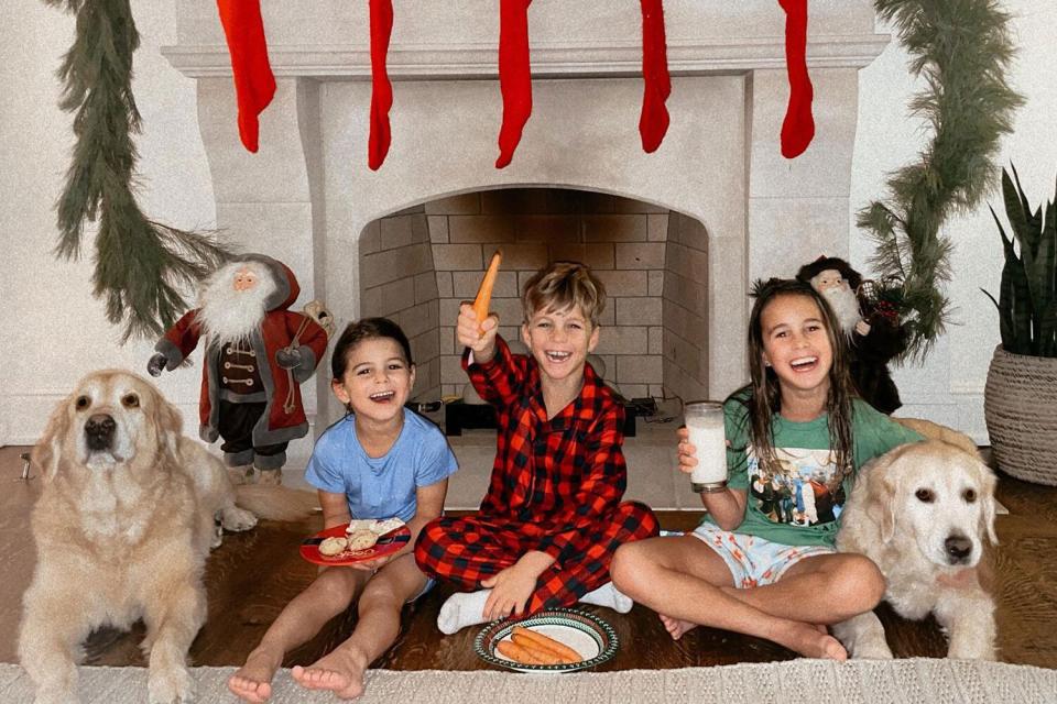 Jessie James Decker Shares Christmas Photos https://www.instagram.com/p/Cmk2ieAOI3w/ https://www.instagram.com/p/CmkMKH2D42t/