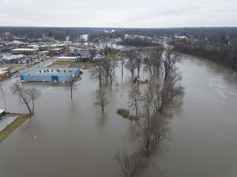 <p>In this drone image looking south, the St. Joseph River has overflowed its banks and has traveled a couple of blocks into the city, Wednesday, Feb. 21, 2018, in Niles, Mich. (Photo: Santiago Flores/South Bend Tribune via AP) </p>
