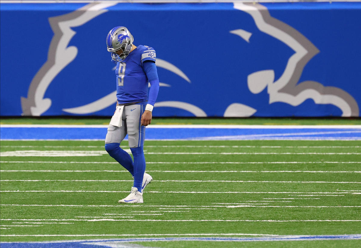 Matthew Stafford, Rams take field for 1st time in throwback uniforms