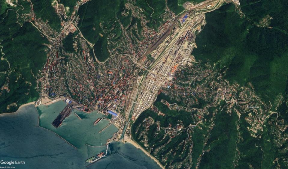 The massive oil refinery complex at Tuapse on the Black Sea’s eastern coastline. (Google Earth)