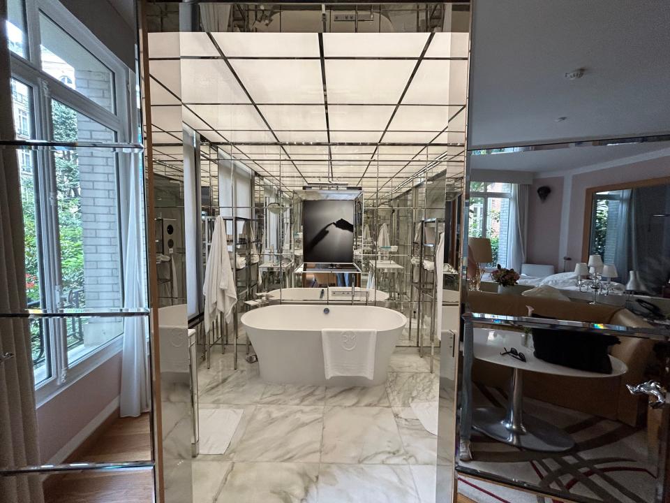 The bathroom in Le Royal Monceau's Junior Suite.