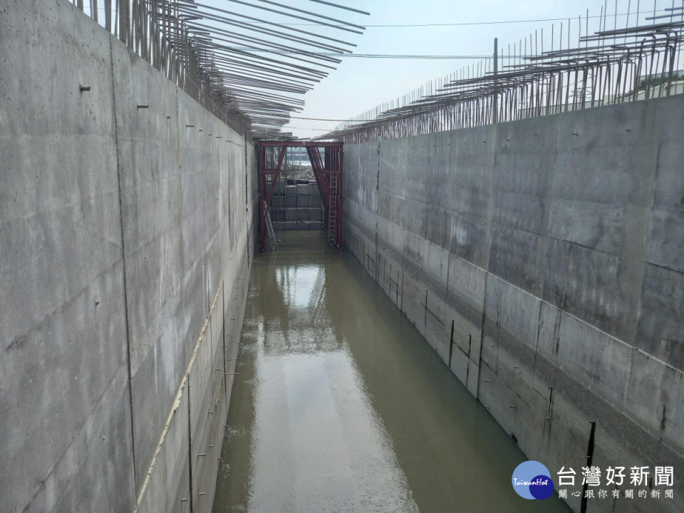 縣長王惠美視察洋仔厝堤岸道路第二標南北岸工程115年6月全線通車。圖／彰化縣政府提供