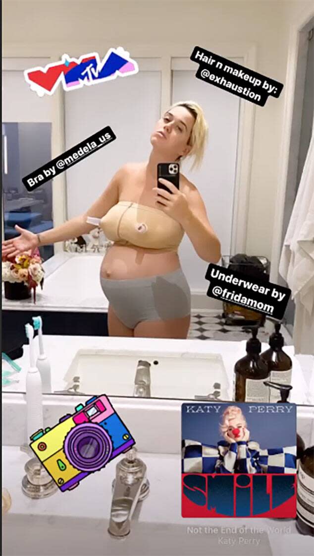 Katy Perry, Bra, Underwear, Breastfeeding, Postpartum Selfie