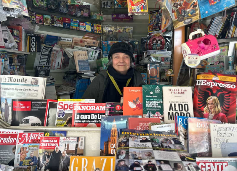 Italian Patricia Pisano Stands In Her Newspaper Kiosk In Rome'S Esquilino District. When She Quits, Italy Will Have One Less Edicola - One Of The Old-Fashioned Newsstands That Have Characterized The Streetscape In Rome For Many Decades And In Many Other Cities Too. Christoph Sator/Dpa