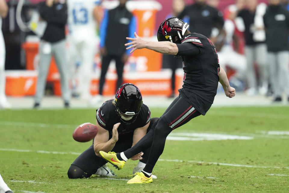 Arizona Cardinals place-kicker Matt Prater (5) kicks a 42-yard field goal against the Detroit Lions during the first half of an NFL football game Sunday, Sept. 22, 2024, in Glendale, Ariz. (AP Photo/Ross D. Franklin )