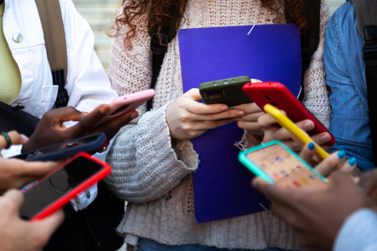 Why schools are competing to ban student cell phones