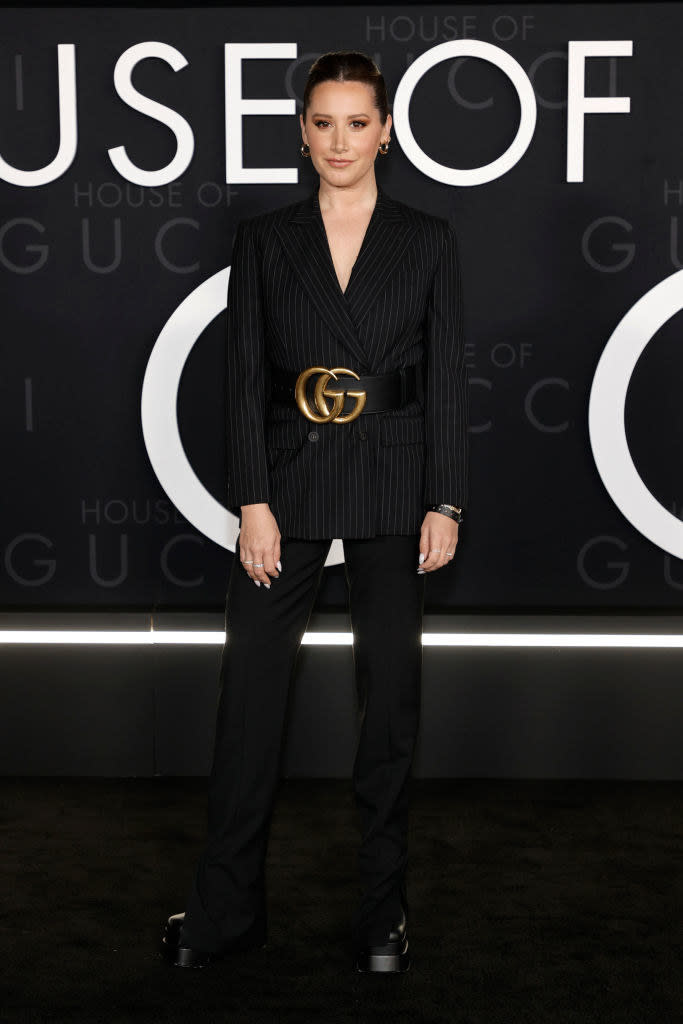 Ashley is at the House of Gucci premiere in head to toe black