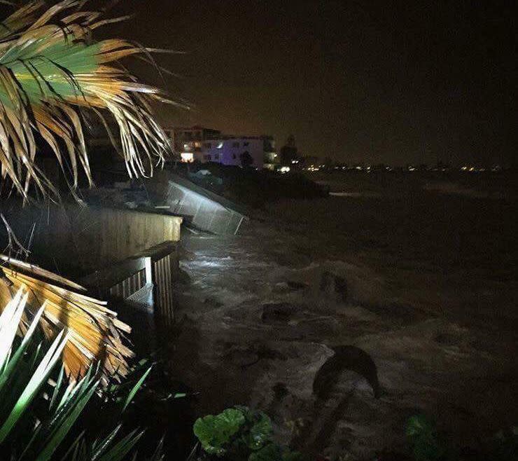 Homes and business in Collaroy are being washed away by the wild weather. Photo: Twitter/Sam Clarke