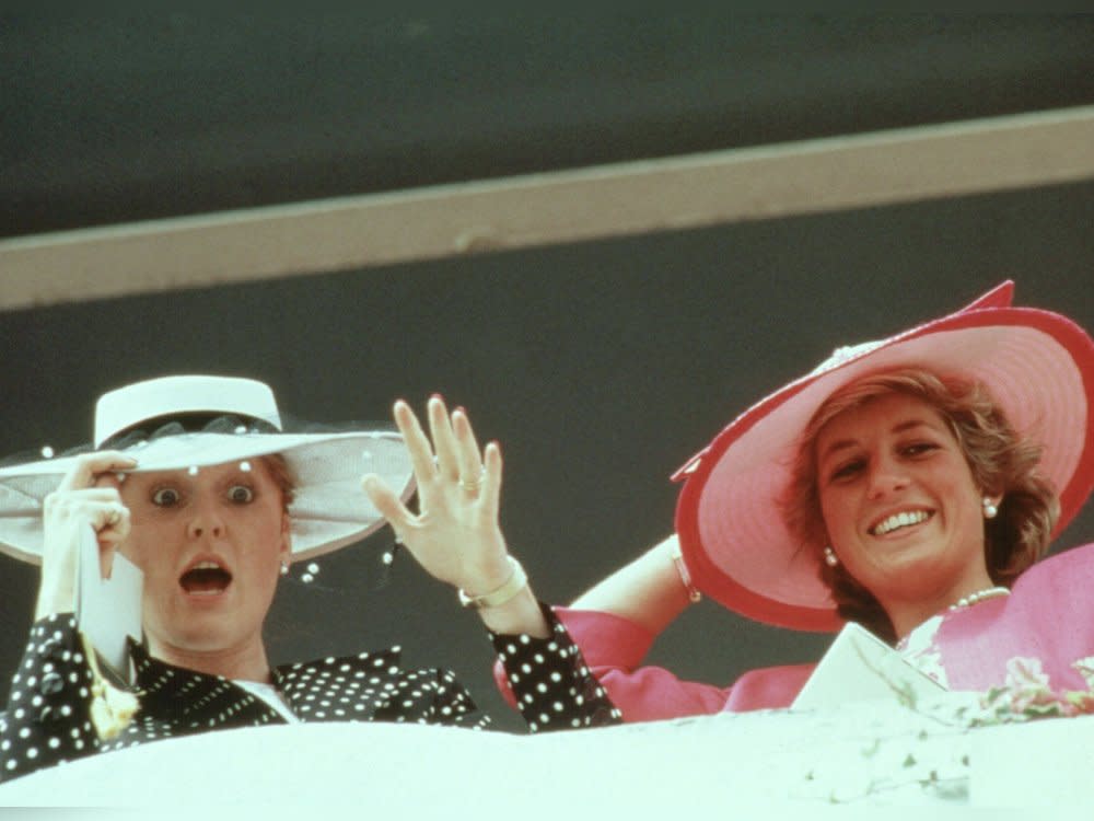 Sarah Ferguson (li.) und Prinzessin Diana waren enge Freundinnen. (Bild: imago images/Everett Collection)