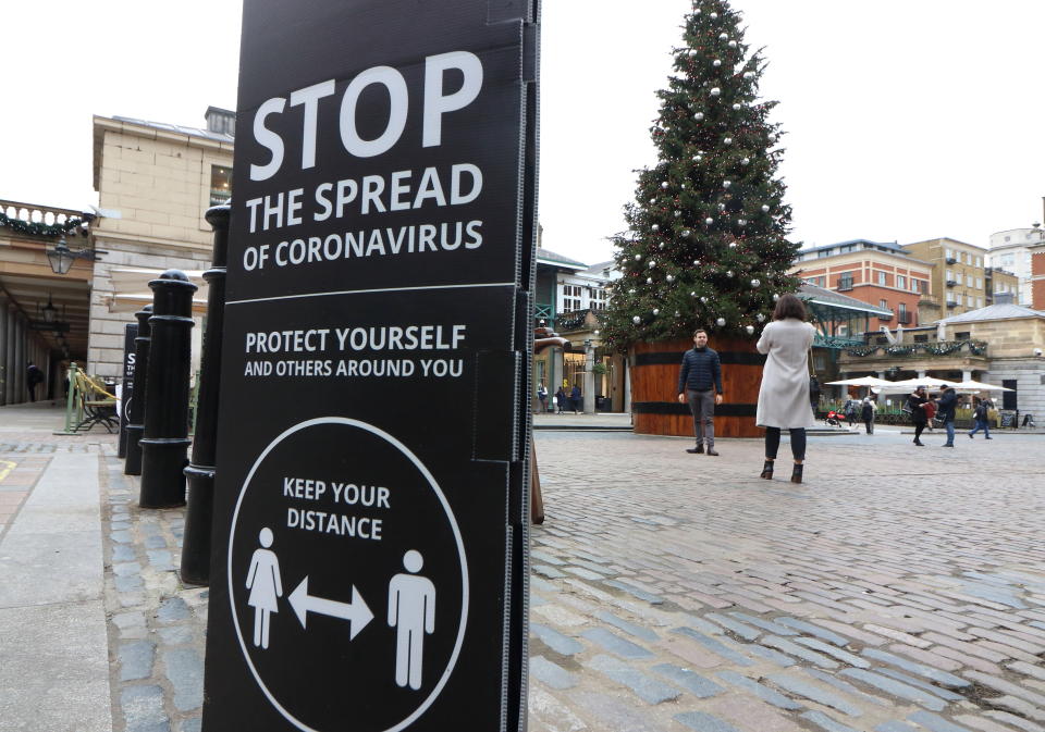  A 'Stop the spread of Coronavirus' sign seen in Covent Garden. It looks increasingly likely that London will be moved up to Tier 3 of Covid-19 restrictions before Christmas. It was announced that London now has the highest Coronavirus infection rate in England, so when the Tiers are reviewed next week, London fears the worst. Tier 3 will mean bars, pubs, cafes, restaurants, must close except for takeaway, delivery and click and collect services, meaning a very un-Merry Christmas for the capital. (Photo by Keith Mayhew / SOPA Images/Sipa USA) 