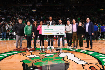 Sun Life U.S. and Boston Celtics donate to YMCA of Greater Boston (L:R David Shapiro, CEO, YMCA of GB; Ed Milano, VP, Sun Life U.S.; Joanne Nolin, Marketing, YMCA of GB; Lauren Reyes, COO, YMCA of GB; Paul Pierce, Celtics legend; Billy Alves, Healthy Living, YMCA of GB; Dan Fishbein, M.D., president, Sun Life U.S.; Ted Dalton, Chief Partnership Officer, Boston Celtics; Rachel Spates, Communications, Sun Life U.S.; Neil Haynes, CFO, Sun Life U.S. and board member, YMCA of GB.