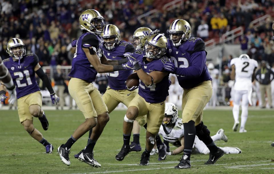 Washington's defense gave up only 163 yards in a 41-10 win over Colorado. (AP Photo/Marcio Jose Sanchez)