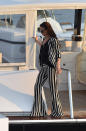 No, that’s not Michael Keaton in his iconic striped suit from “Beetlejuice”! It’s Juliette Lewis aboard a yacht in Cannes! The 41-year-old actress pushed up her sleeves and wore a loosely fitted cotton tank top.