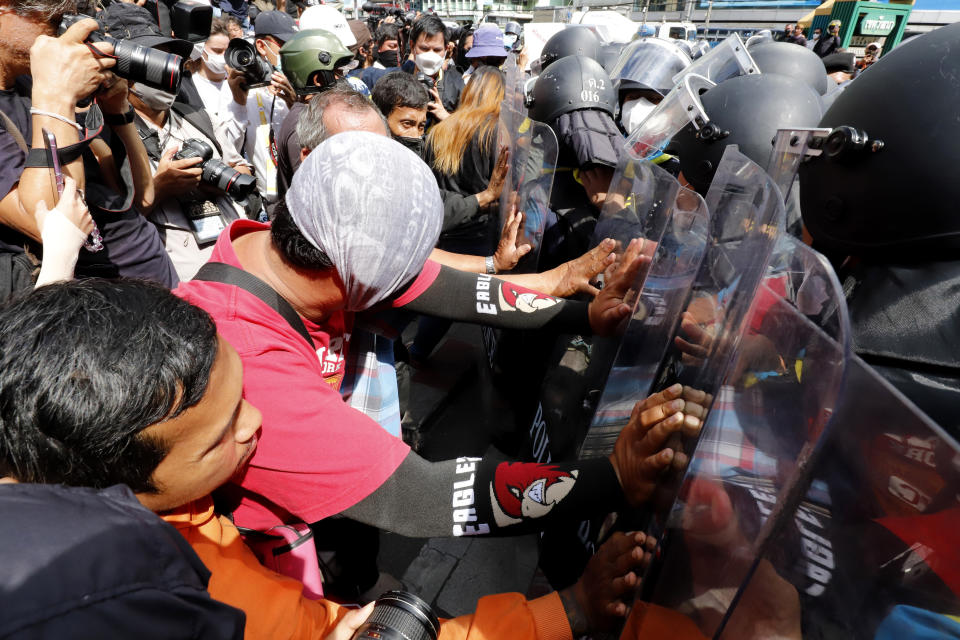 Protesters push police during a demonstration near the Asia-Pacific Economic Cooperation (APEC) forum venue, Thursday, Nov. 17, 2022, in Bangkok, Thailand A small but noisy group of protesters scuffled briefly with police demanding to deliver a letter to leaders attending the summit demanding various causes including removal of Thai Prime Minister Prayuth Chan-ocha and the abolition of Thailand's strict royal defamation laws. (AP Photo/Sarot Meksophawannakul)