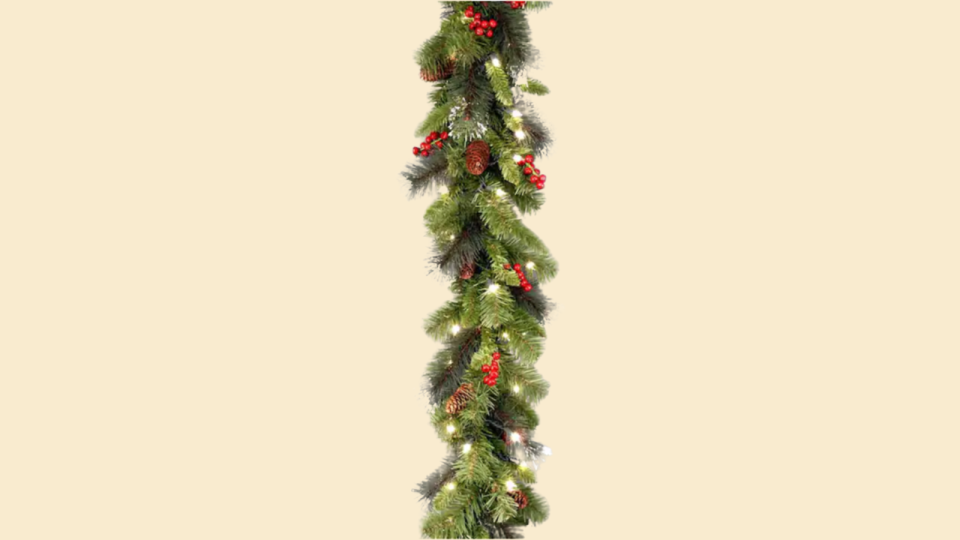 This beautiful garland will give your home a festive atmosphere.