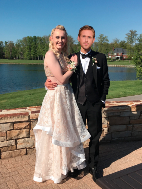 This teen photoshopped Ryan Reynolds into her prom pic