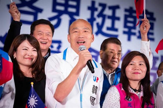 國民黨總統候選人韓國瑜(中)。(中時資料照)