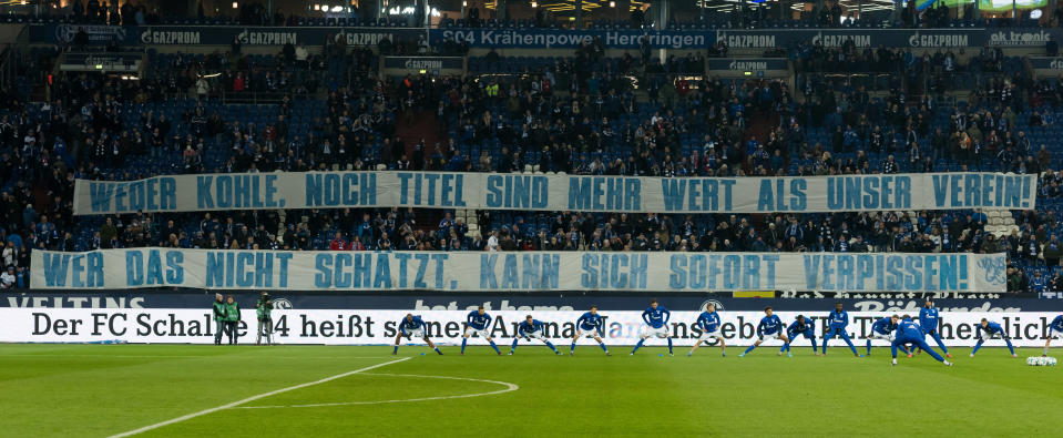 Schalke fans unveiled a banner aimed at their own player, Leon Goretzka, who will join Bayern Munich this summer. (Getty)