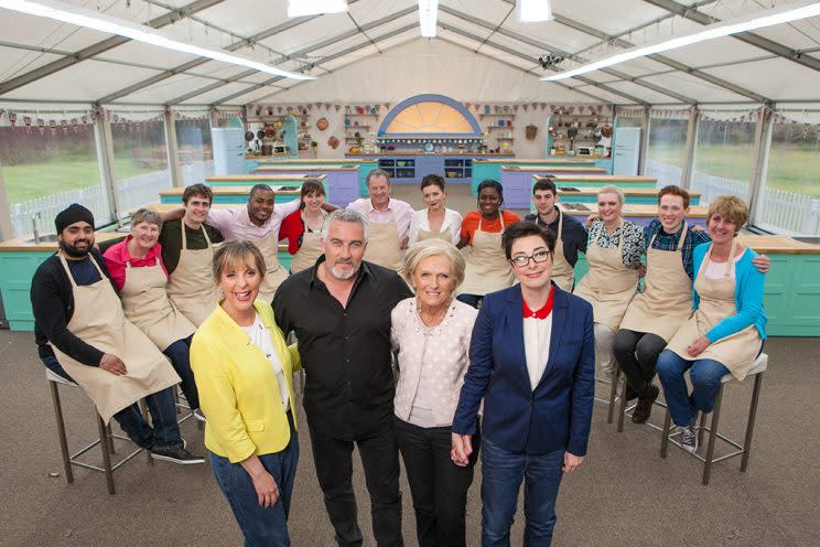 ‘The Great British Baking Show’ Season 4 contestants along with judges Mary Berry and Paul Hollywood and hosts Sue Perkins and Mel Giedroyc (Photo: Mark Bourdillon/Love Productions)