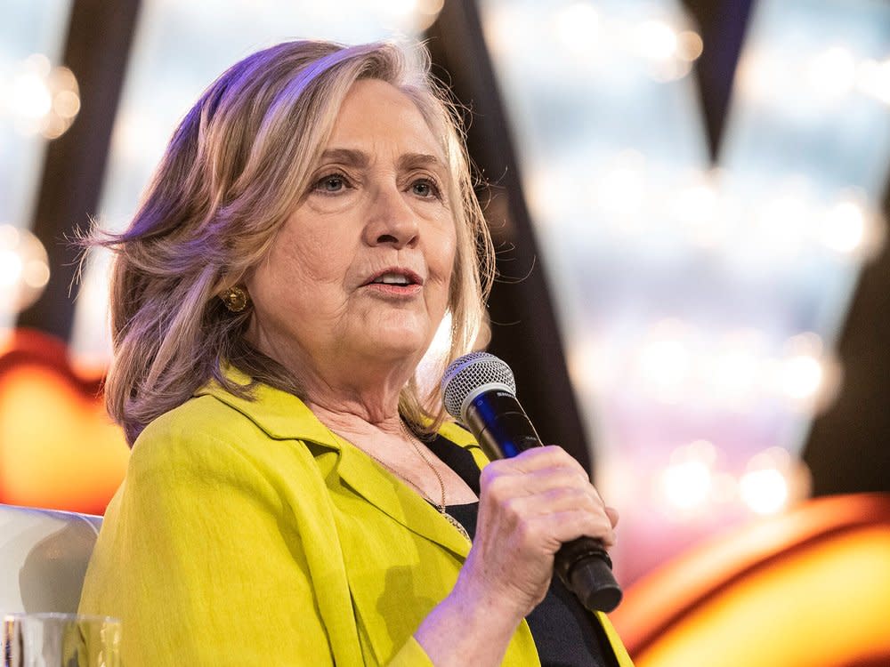 Hillary Clinton greift ein. (Bild: imago/Pacific Press Agency)