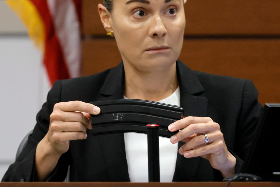 Broward Sheriff’s Office Sgt. Gloria Crespo testifies about the weapon used in trhe (© South Florida Sun Sentinel 2022)