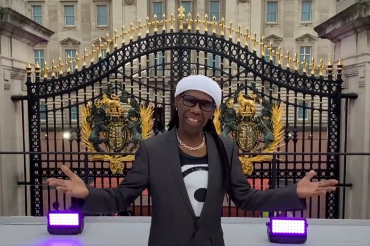 Nile Rodgers outside Buckingham Palace in London (Nile Rodgers / Twitter)