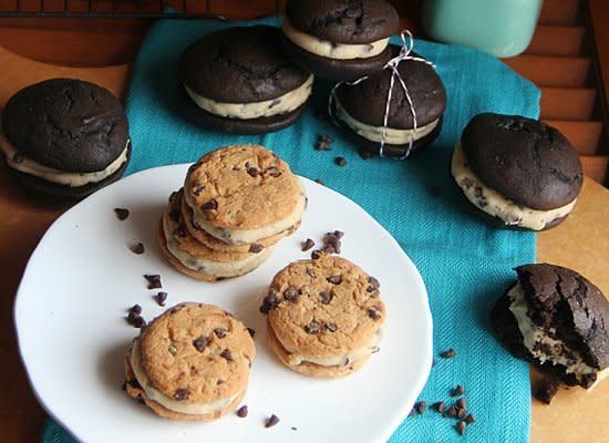 <strong>Get the <a href="http://cookiesandcups.com/chocolate-chip-cookie-dough-whoopie-pies-2/" target="_hplink">Chocolate Cookie Dough Whoopie Pie recipe</a> by Cookies and Cups</strong>