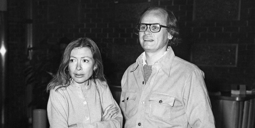 american authors joan didion and her husband john gregory dunne 1932 2003 attend a party for the movie play it as it lays at the directors guild of america in los angeles, october 1972 the film was based on the 1970 novel of the same name by didion, and she co wrote the screenplay with dunne photo by frank edwardsfotos internationalgetty images