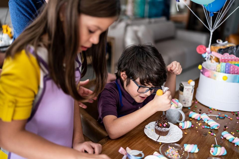 cupcake decorating contest