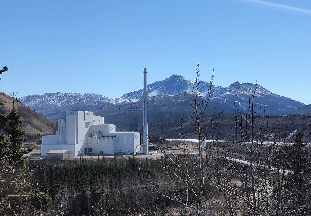 A coal-fired power plant in Healy, Alaska, not far from Denali National Park and Preserve. (Cropped photo by Craig Talbert republished under Creative Commons license)