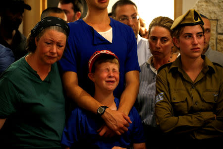 Relatives and friends mourn during the funeral of Ari Fuld, 45, an American-born Jewish settler fatally stabbed by a Palestinian, at a cemetery in Kfar Etzion in the occupied West Bank September 16, 2018. Picture taken September 16, 2018. REUTERS/Ronen Zvulun TPX IMAGES OF THE DAY