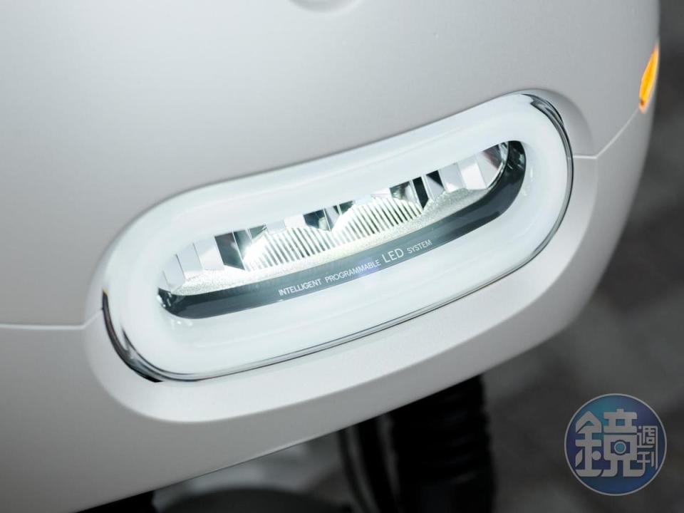 搭載Class D汽車等級LED大燈，亮度更高、照度更廣。