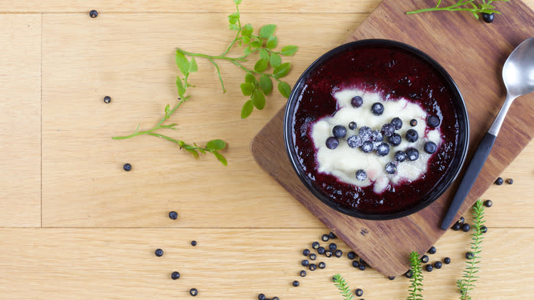 bowl of Finnish blueberry soup