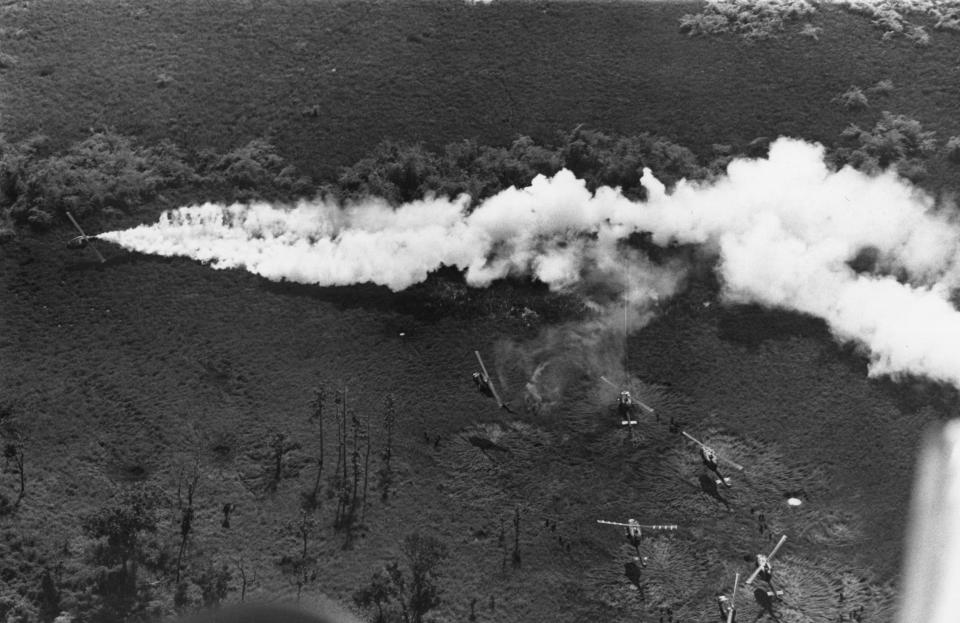 <p>American helicopters in action against the Vietcong. (Photo: Terry Fincher/Daily Express/Hulton Archive/Getty Images) </p>