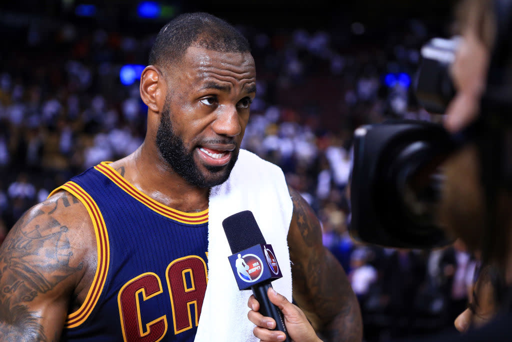 LeBron James Reportedly May Be Interested In Meeting With The Warriors  During Free Agency This Summer