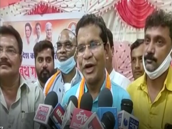 Chhattisgarh Congress chief Mohan Markam addressing reporters in Surguja (Photo/ANI)